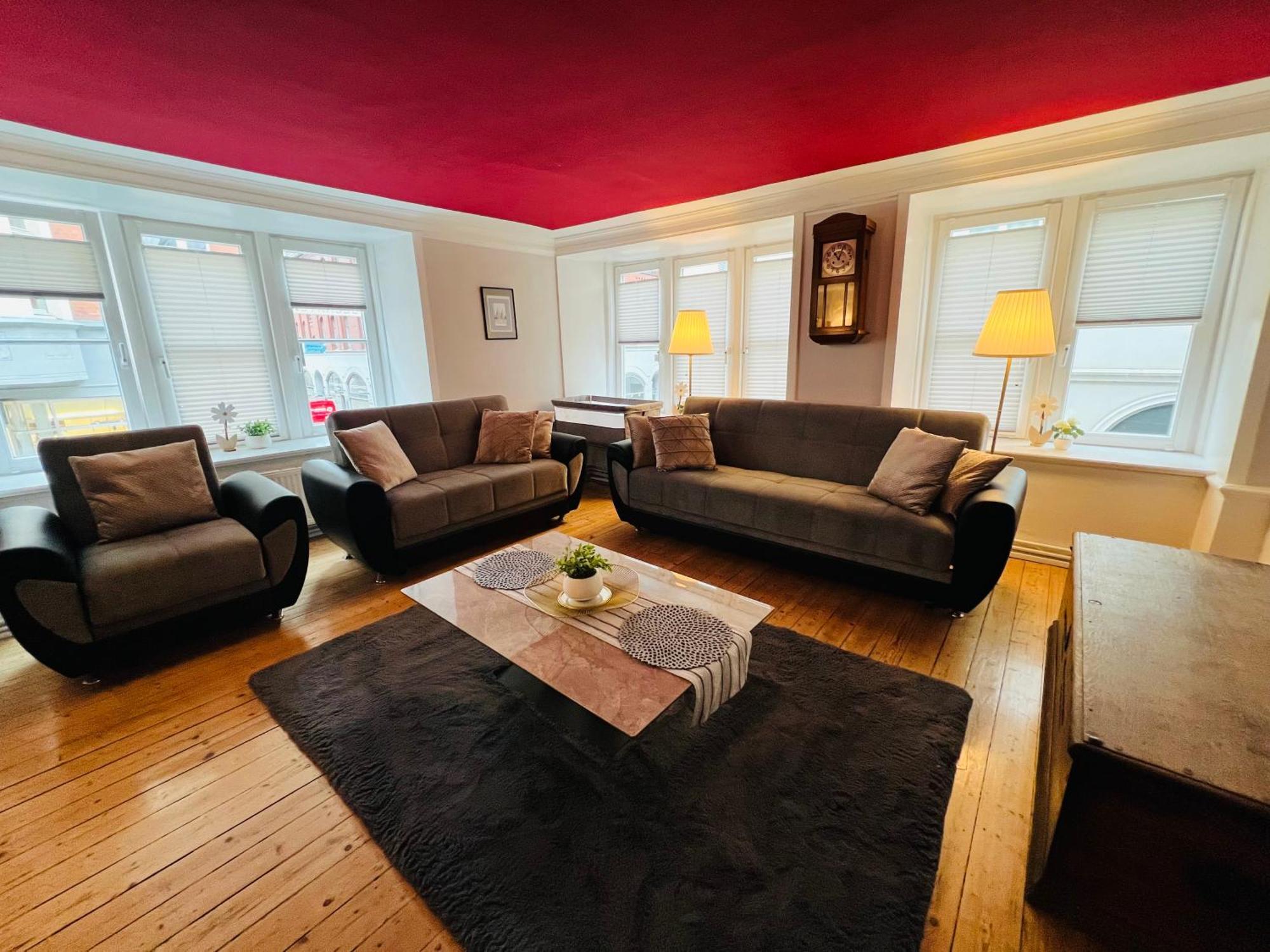 Elvis Family Dream Apartment